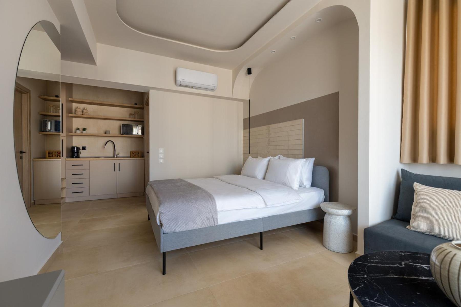 Clock Central Stay Xanthi Rum bild