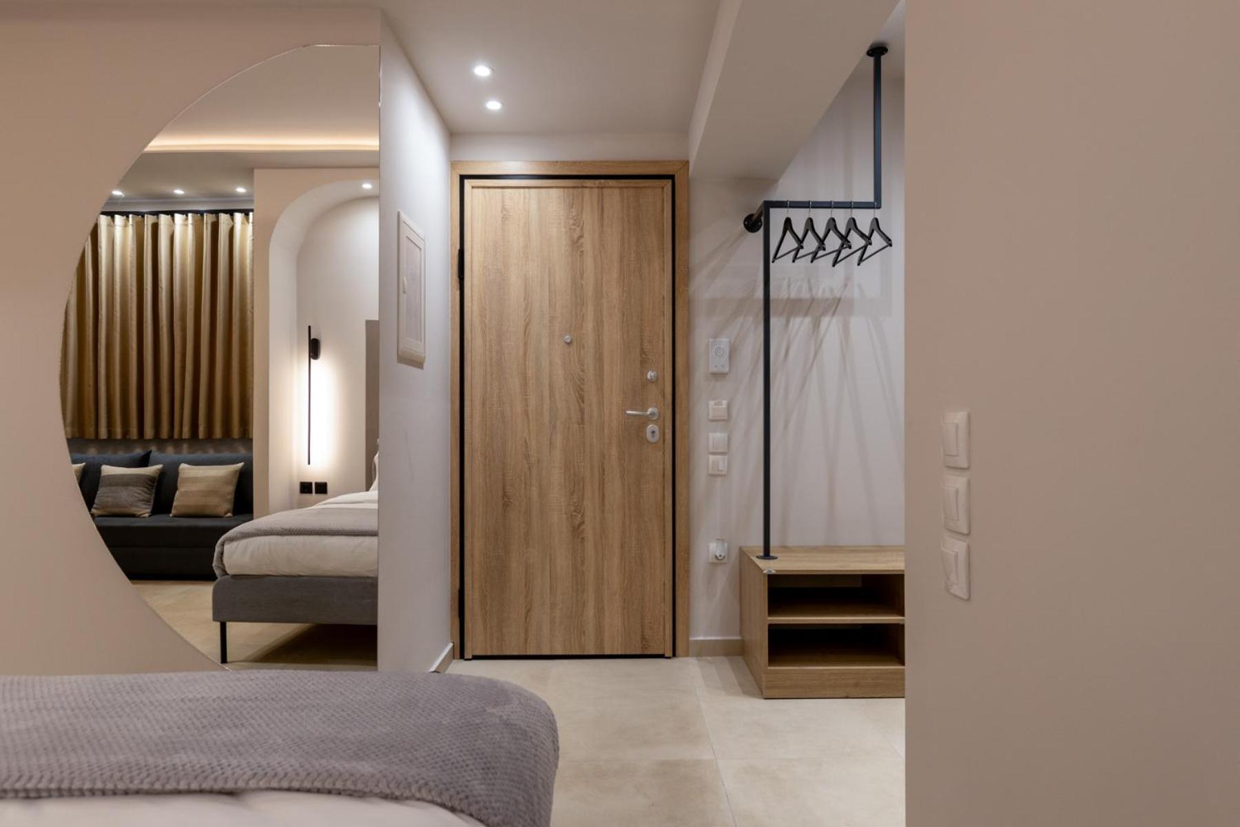 Clock Central Stay Xanthi Rum bild